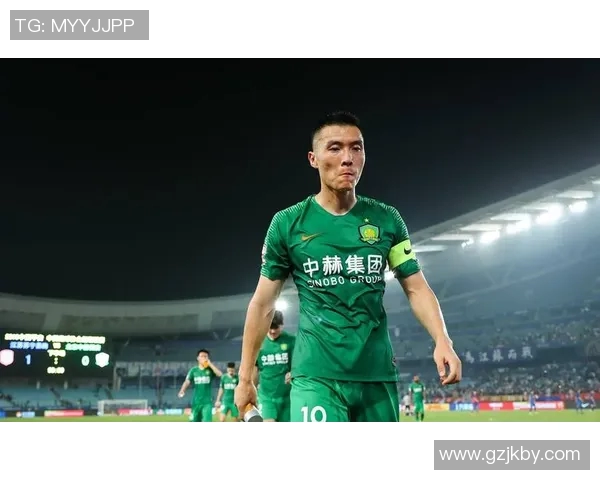 三十岁足球球星崛起 与年轻球员争锋的新时代传承与挑战 三十岁足球球星崛起 与年轻球员争锋的新时代传承与挑战