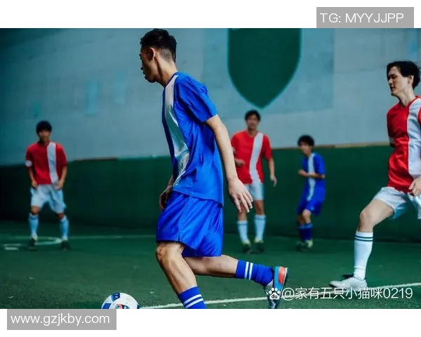 佩里足球之星:从天赋少年到全球瞩目的传奇球员 佩里足球之星:从天赋少年到全球瞩目的传奇球员