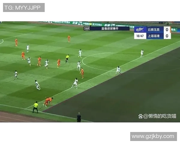 球星意外偷走足球引发比赛风波球迷热议背后动机真相曝光