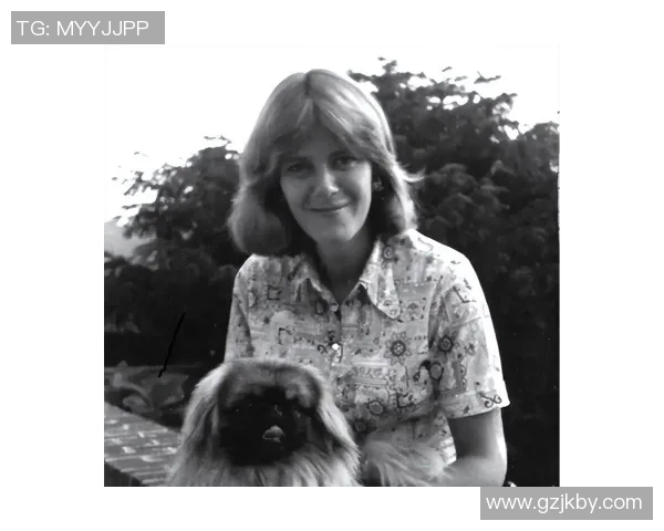 足球球星二婚妻子是谁 揭秘他们的爱情故事及婚姻生活 足球球星二婚妻子是谁 揭秘他们的爱情故事及婚姻生活