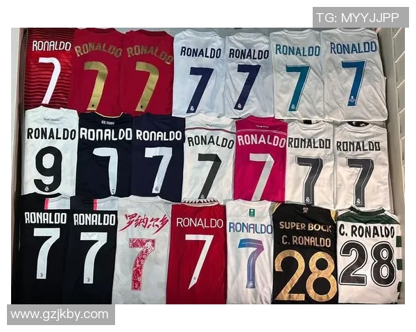 退役足球传奇再现辉煌岁月,海报设计彰显英雄本色与激情燃烧的岁月 退役足球传奇再现辉煌岁月,海报设计彰显英雄本色与激情燃烧的岁月